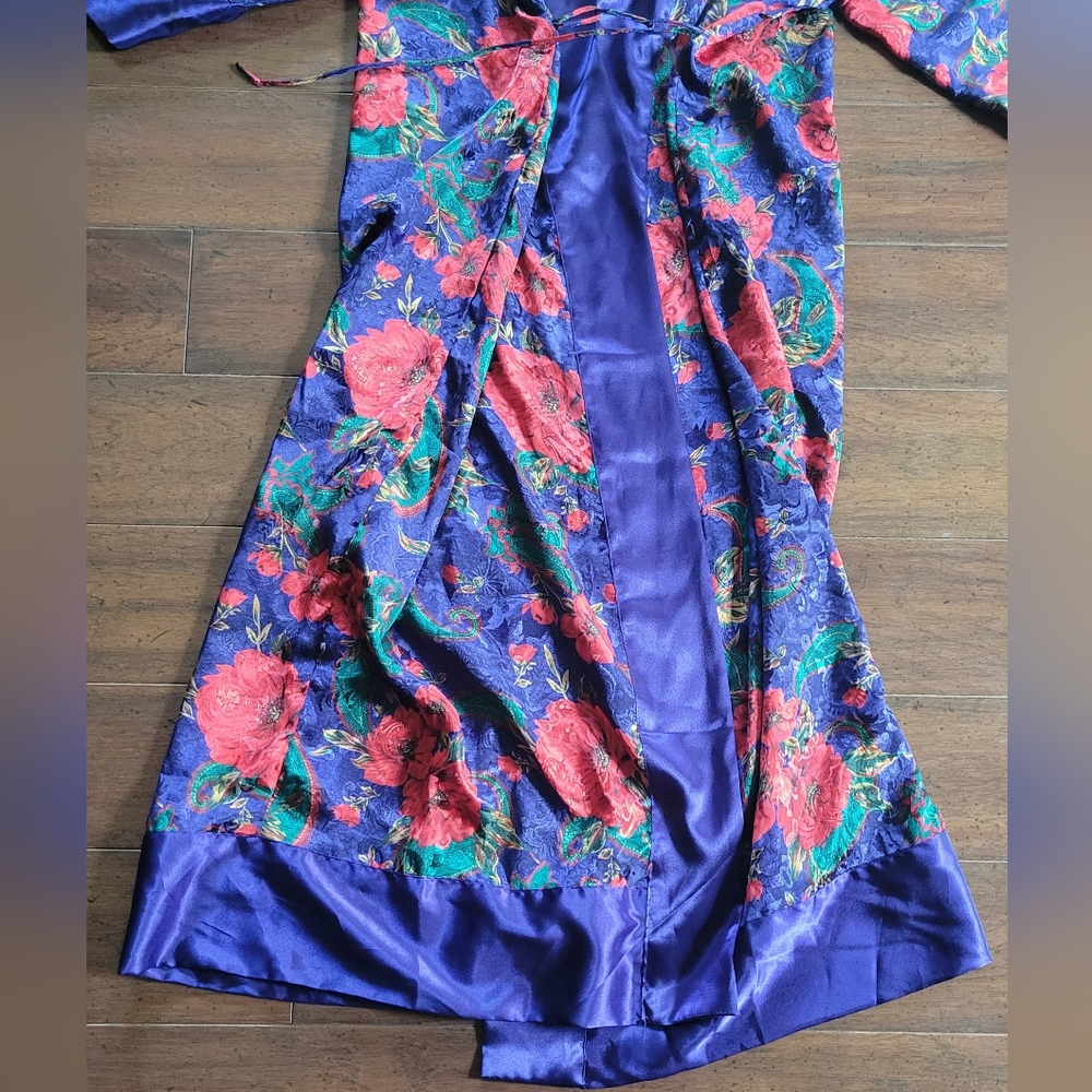 Vintage Victoria's Secret Robe - Picture 5 of 8